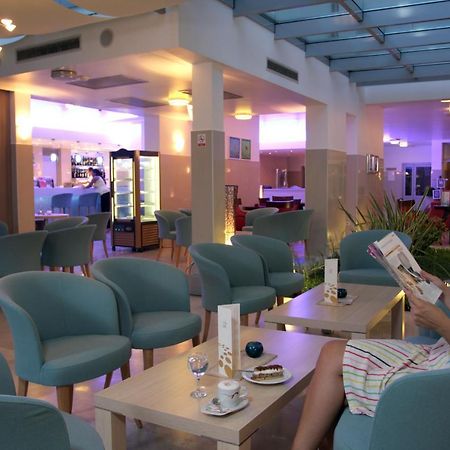 Hotel Quercus Дрвеник Екстериор снимка