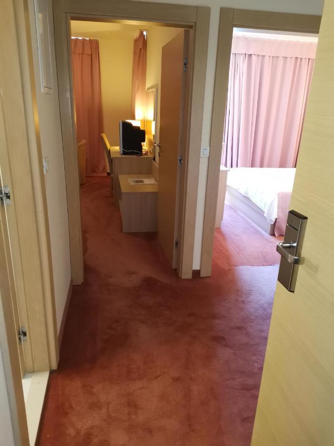Hotel Quercus Дрвеник Екстериор снимка