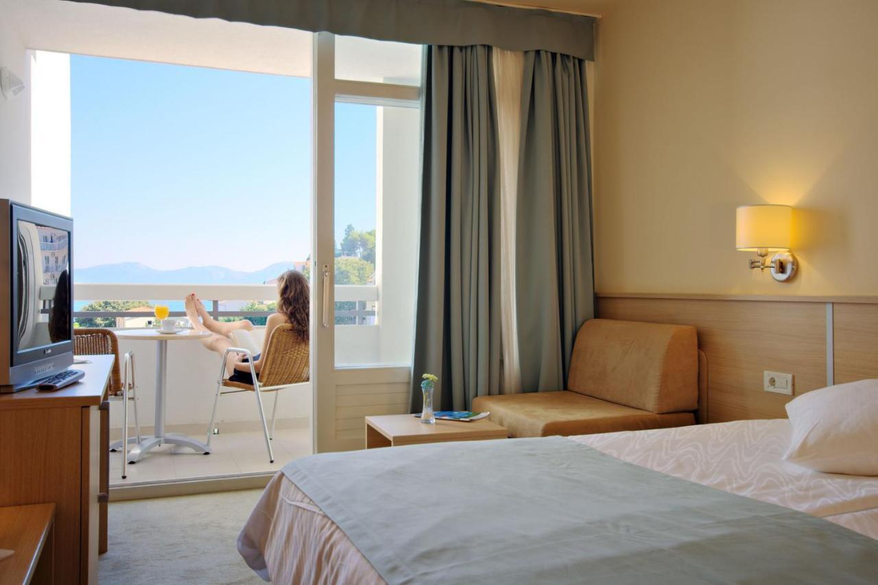 Hotel Quercus Дрвеник Екстериор снимка