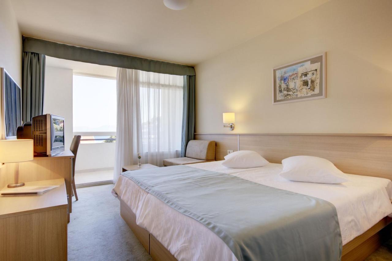 Hotel Quercus Дрвеник Екстериор снимка