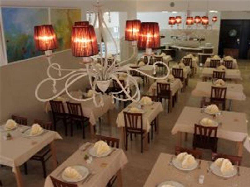 Hotel Quercus Дрвеник Екстериор снимка